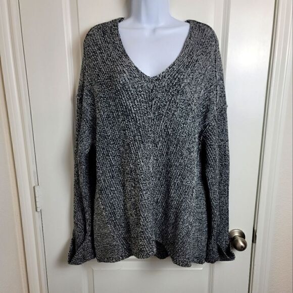 TWO BY VINCE CAMUTO Vneck Knit Sweater - Picture 1 of 7